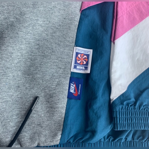 Nike Women’s Pullover Hoodie - Picture 3 of 3